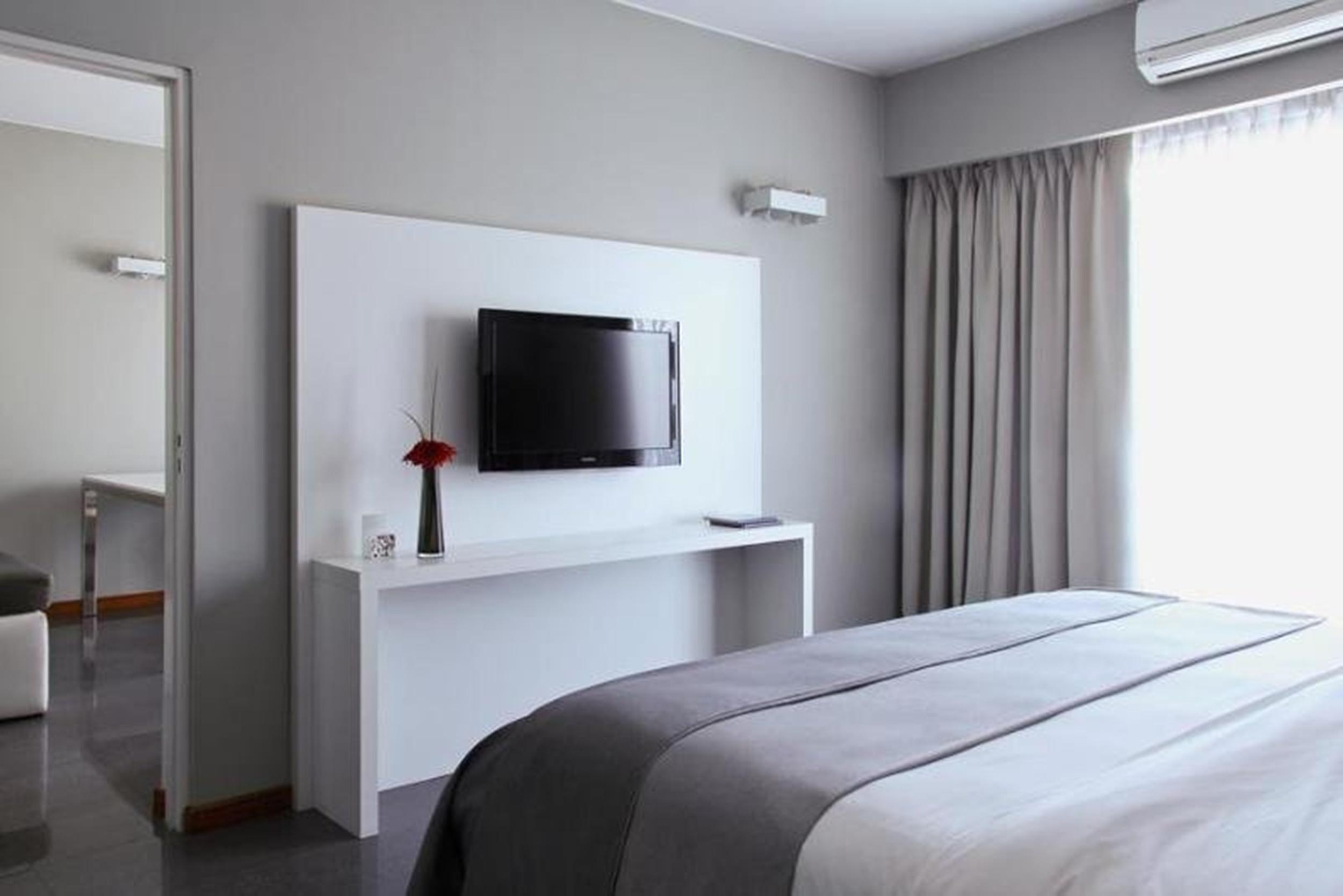 Monserrat Apartahotel 4*