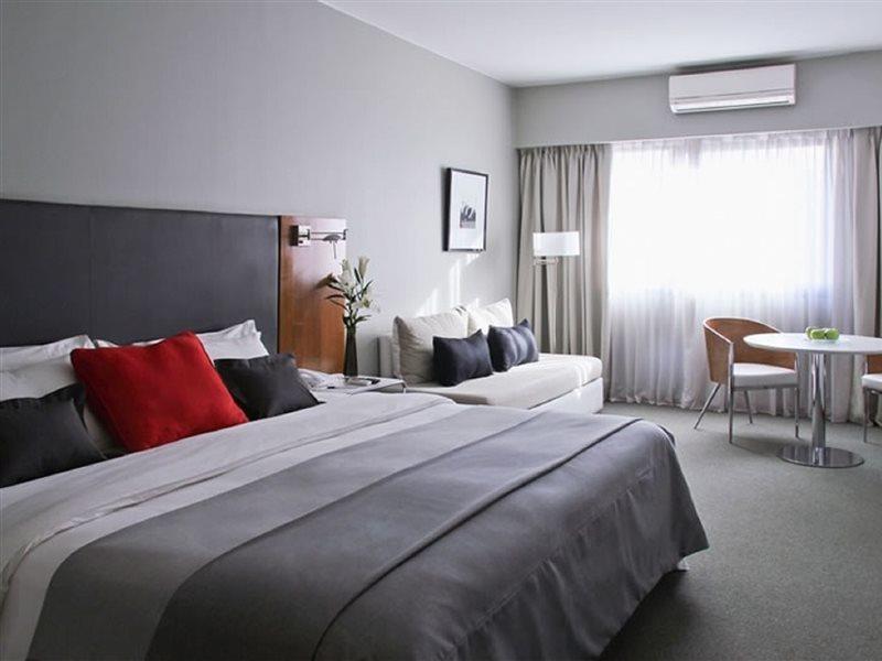 Apartahotel Monserrat 4*