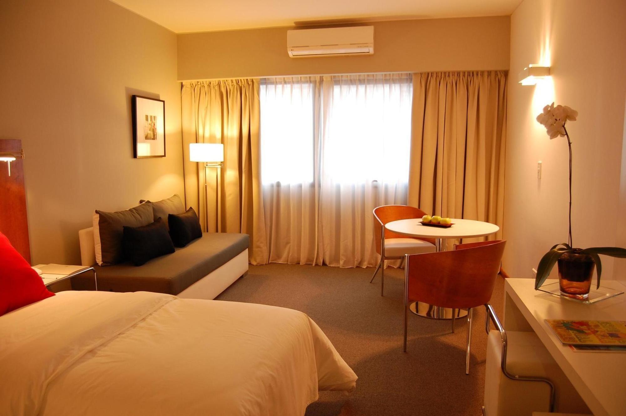 Apartahotel Monserrat